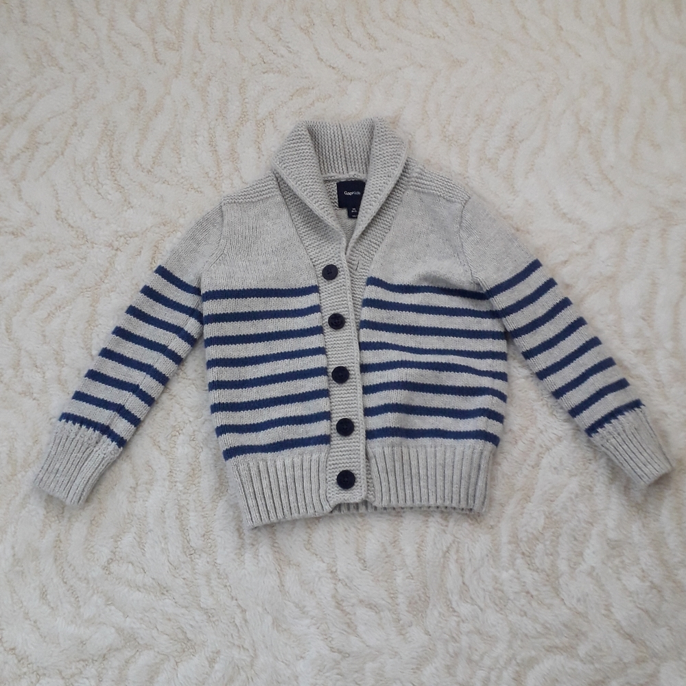 ✨ Host Picked ✨ Gapkids blue and white cardigan XS (4-5)